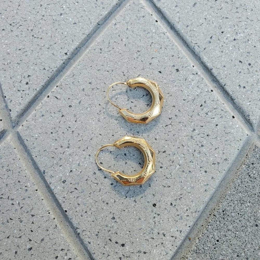 *SOLD* Fine 14k Yellow Gold Octagon Shape Etched Hoop Lever Earrings Vintage - Picture 4 of 7
